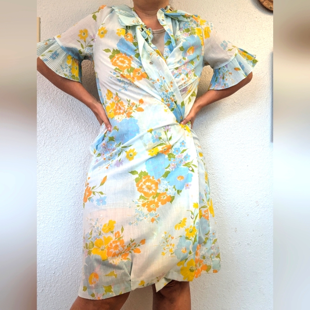 Vintage 1960s Psychedelic Floral Duster House Dress